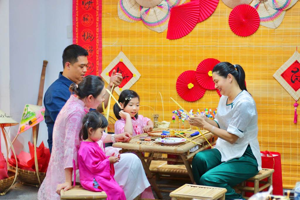 Craft Workshop and Traditional Costume Experience in Nha Trang (Vietnam)